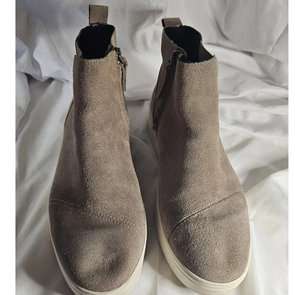 TOMS Triston Taupe Suede Ankle Boot Sneaker Womens 7.5 10016152‎